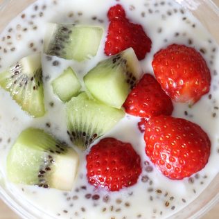 Yoghurt with strawberries