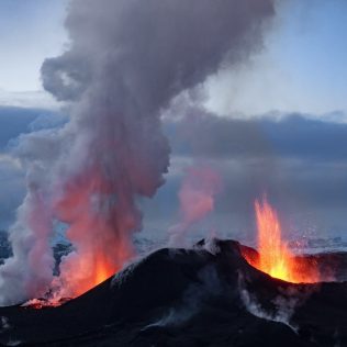 volcano eruption in iceland