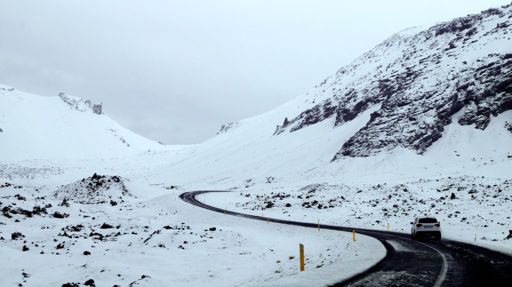 Driving the Iceland winter road 