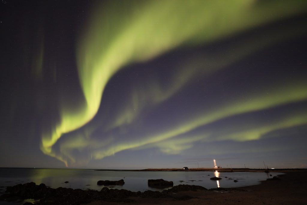 see the northern light in Reykjavik for free