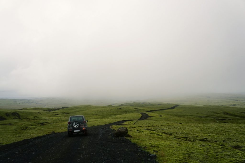 how to rent a cheap car in Reykjavik